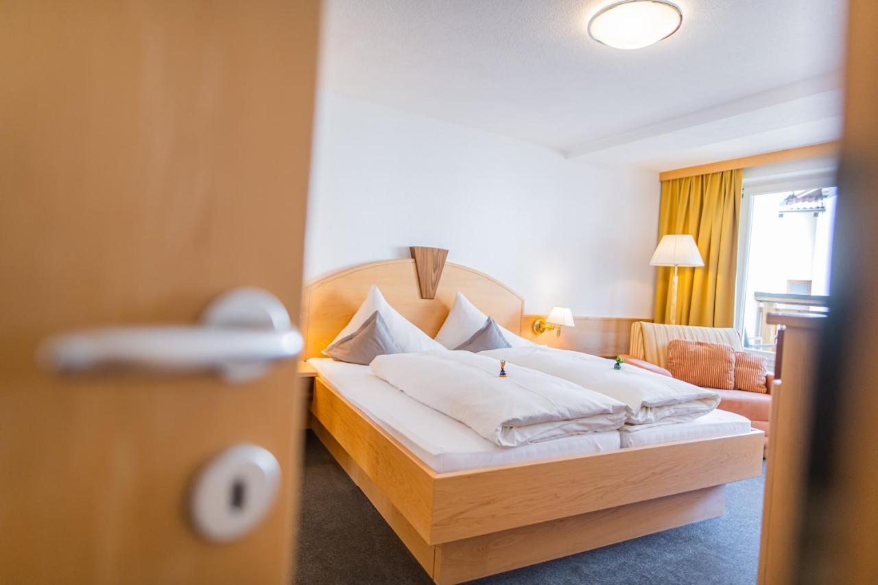 Aparthotel Hochland Gmbh Nauders Exteriör bild