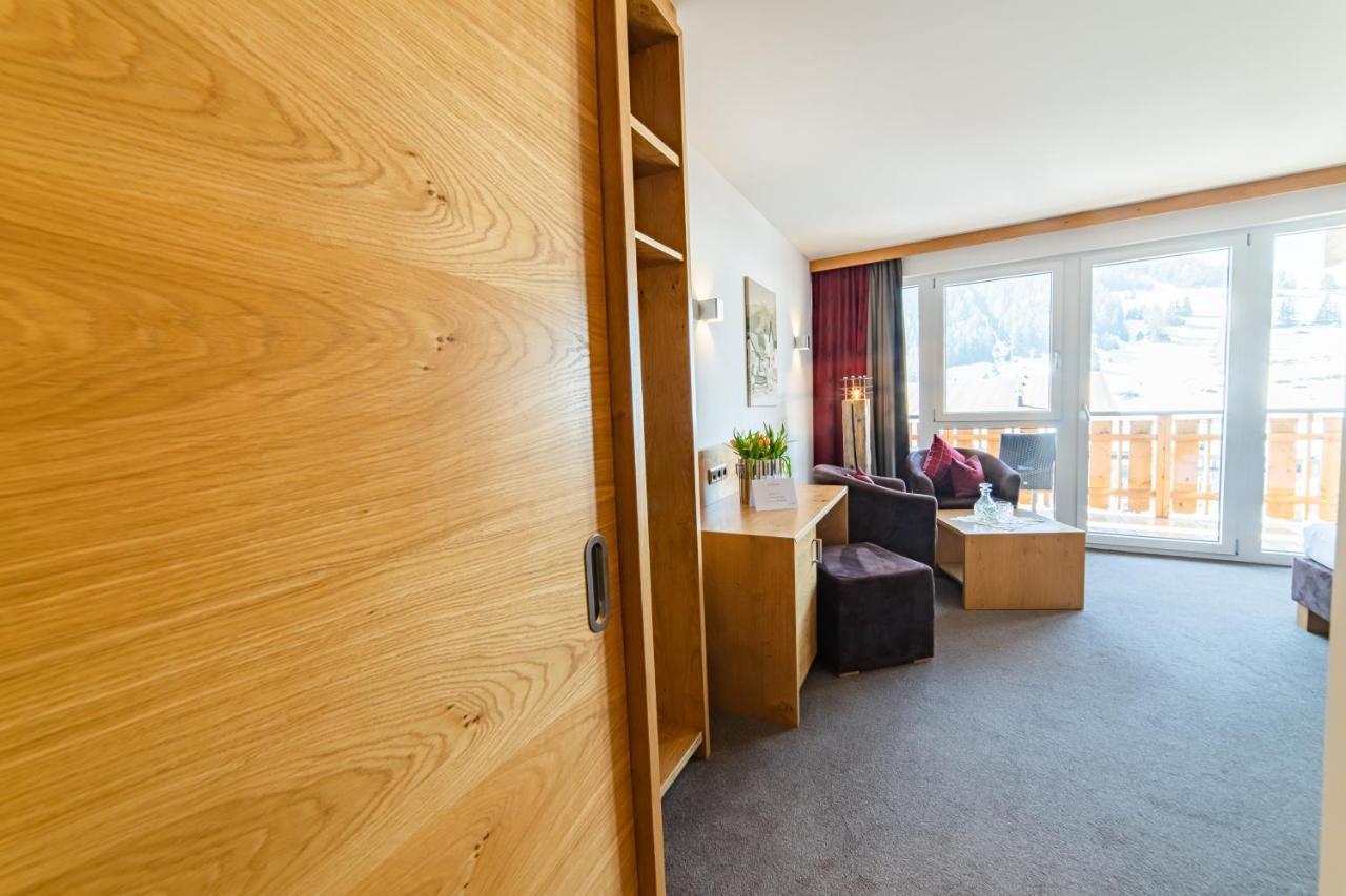 Aparthotel Hochland Gmbh Nauders Exteriör bild