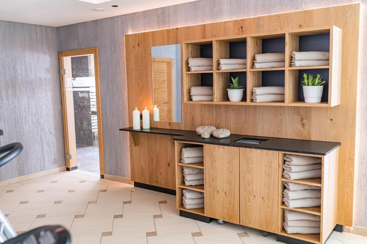 Aparthotel Hochland Gmbh Nauders Exteriör bild