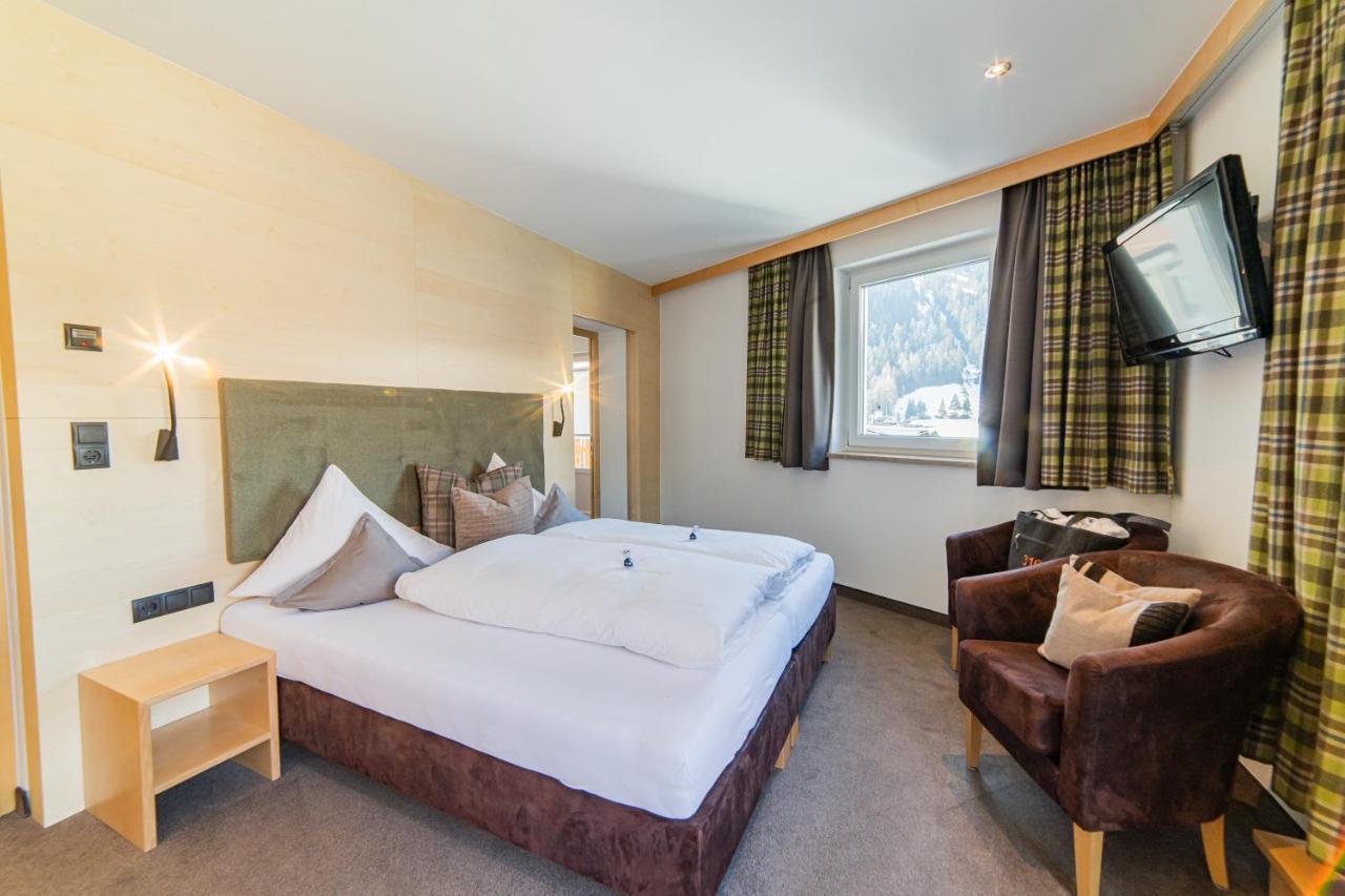 Aparthotel Hochland Gmbh Nauders Exteriör bild