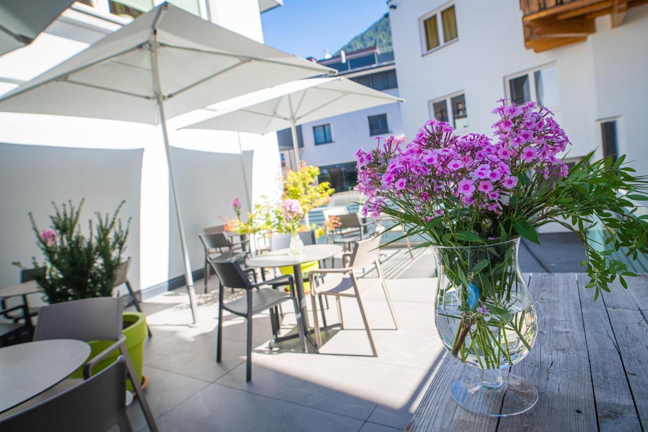 Aparthotel Hochland Gmbh Nauders Exteriör bild